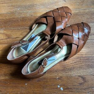 Mootsies & tootsies leather dress sandals flats